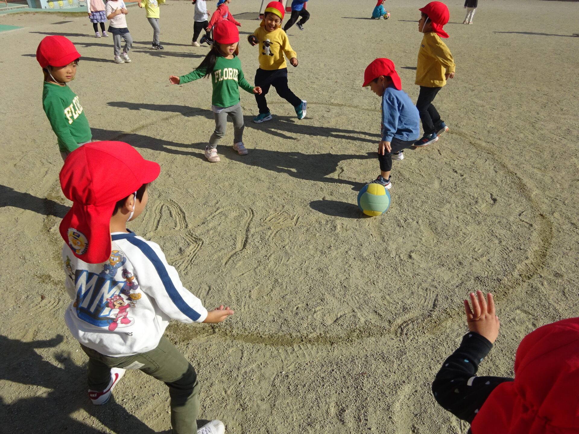 転がしドッジボール・大縄跳びにチャレンジ！